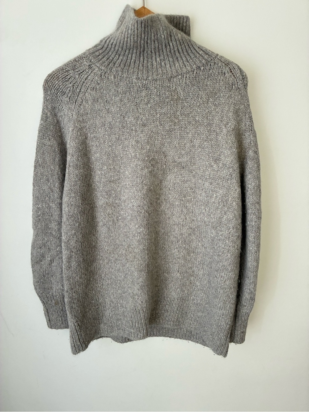 Aritzia Sweater Women’s M Plutarch Turtleneck 100% Alpaca Gray Babaton